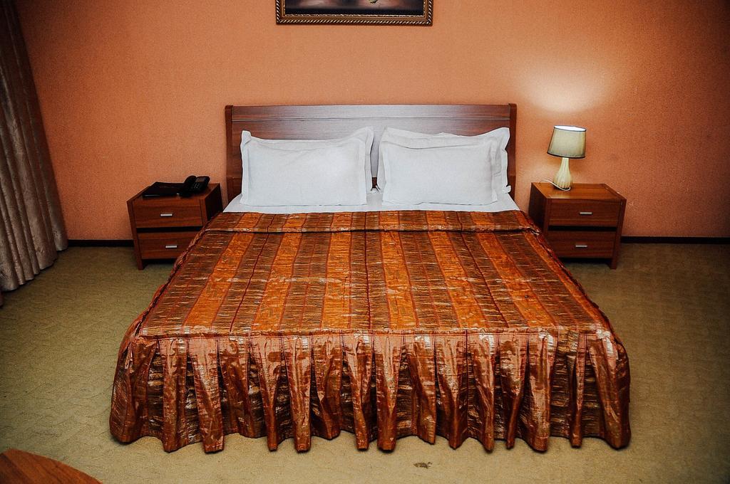 Dostyk Hotel Shymkent Luaran gambar