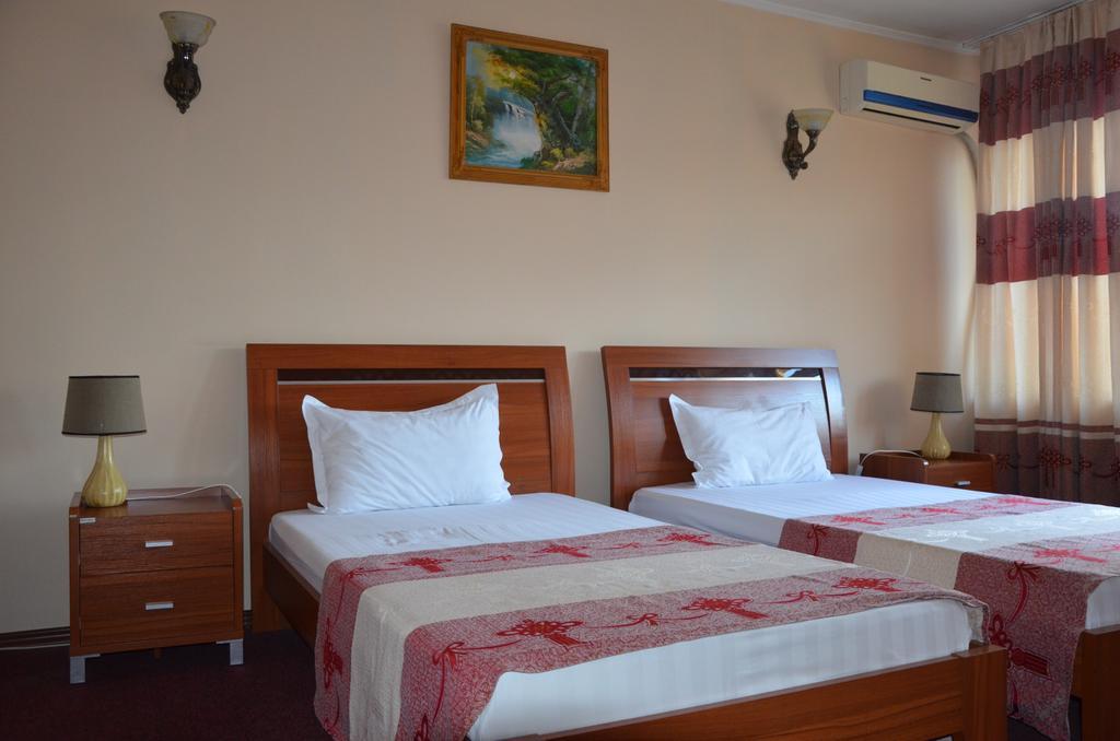 Dostyk Hotel Shymkent Luaran gambar