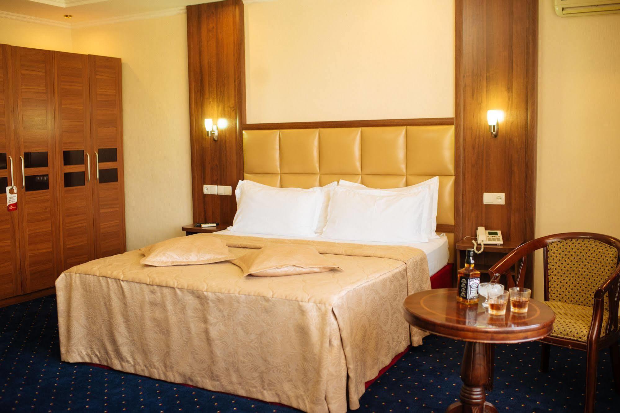 Dostyk Hotel Shymkent Luaran gambar