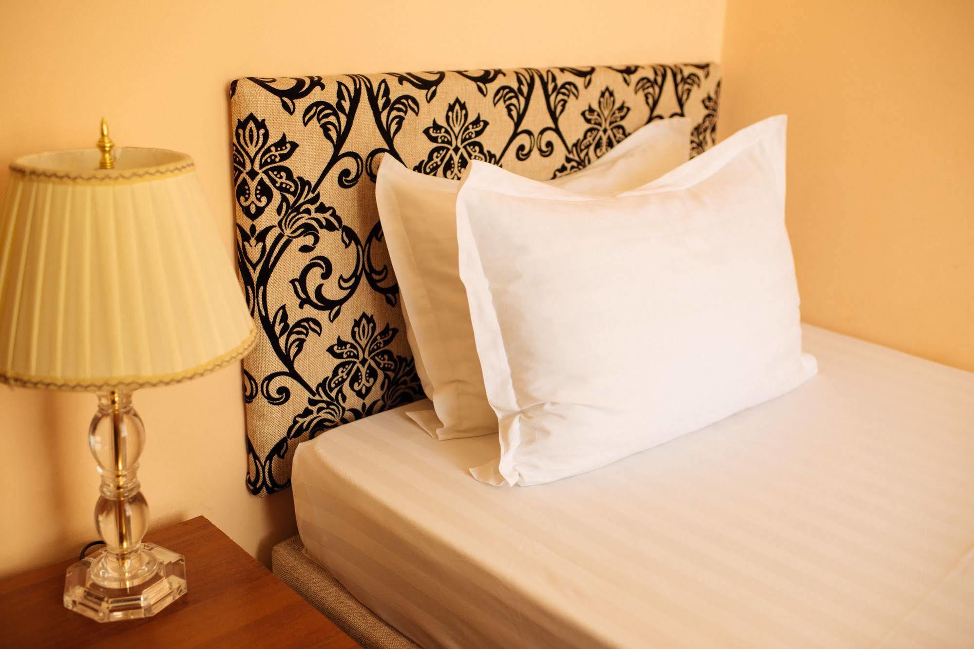 Dostyk Hotel Shymkent Luaran gambar