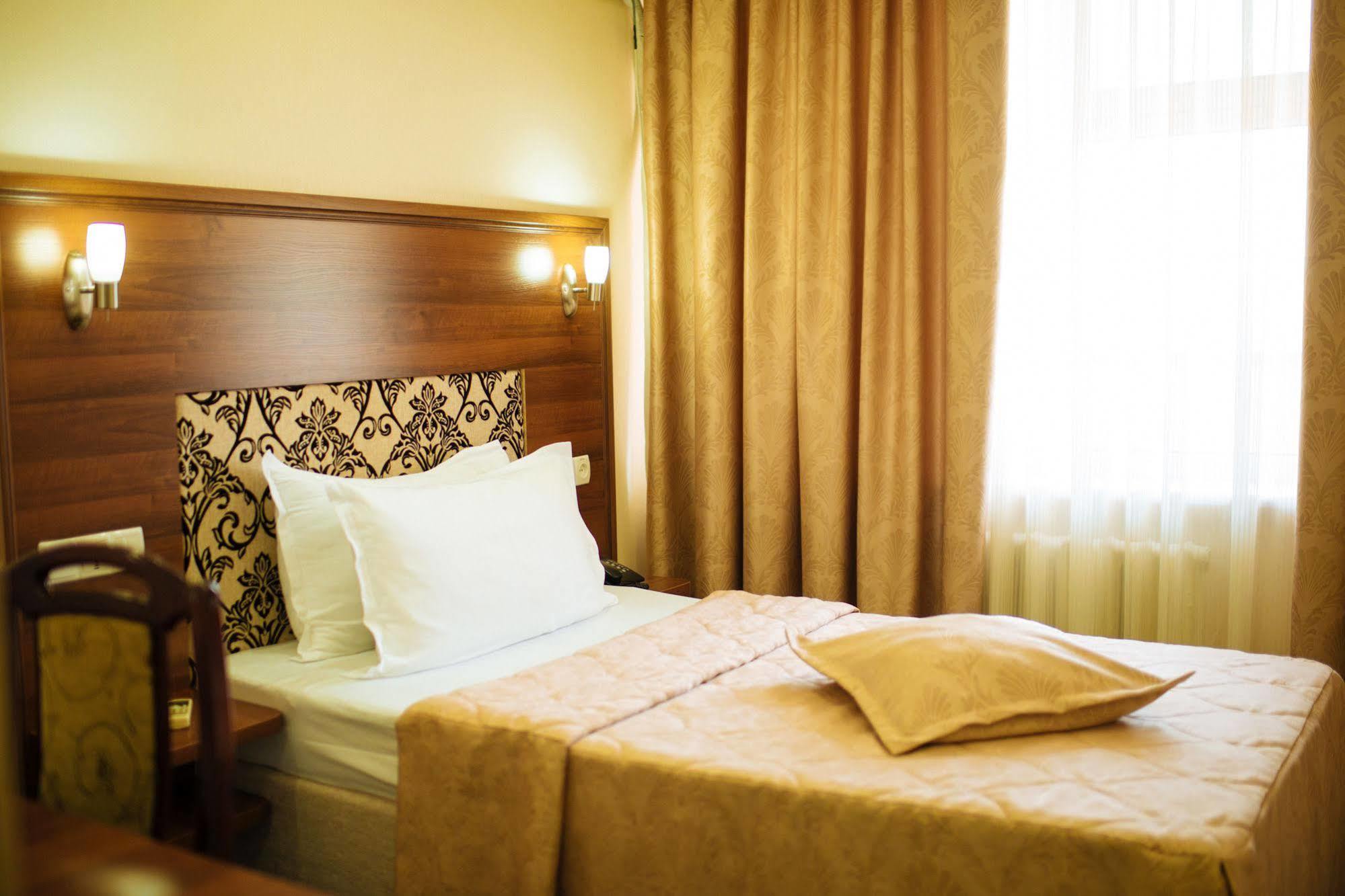 Dostyk Hotel Shymkent Luaran gambar