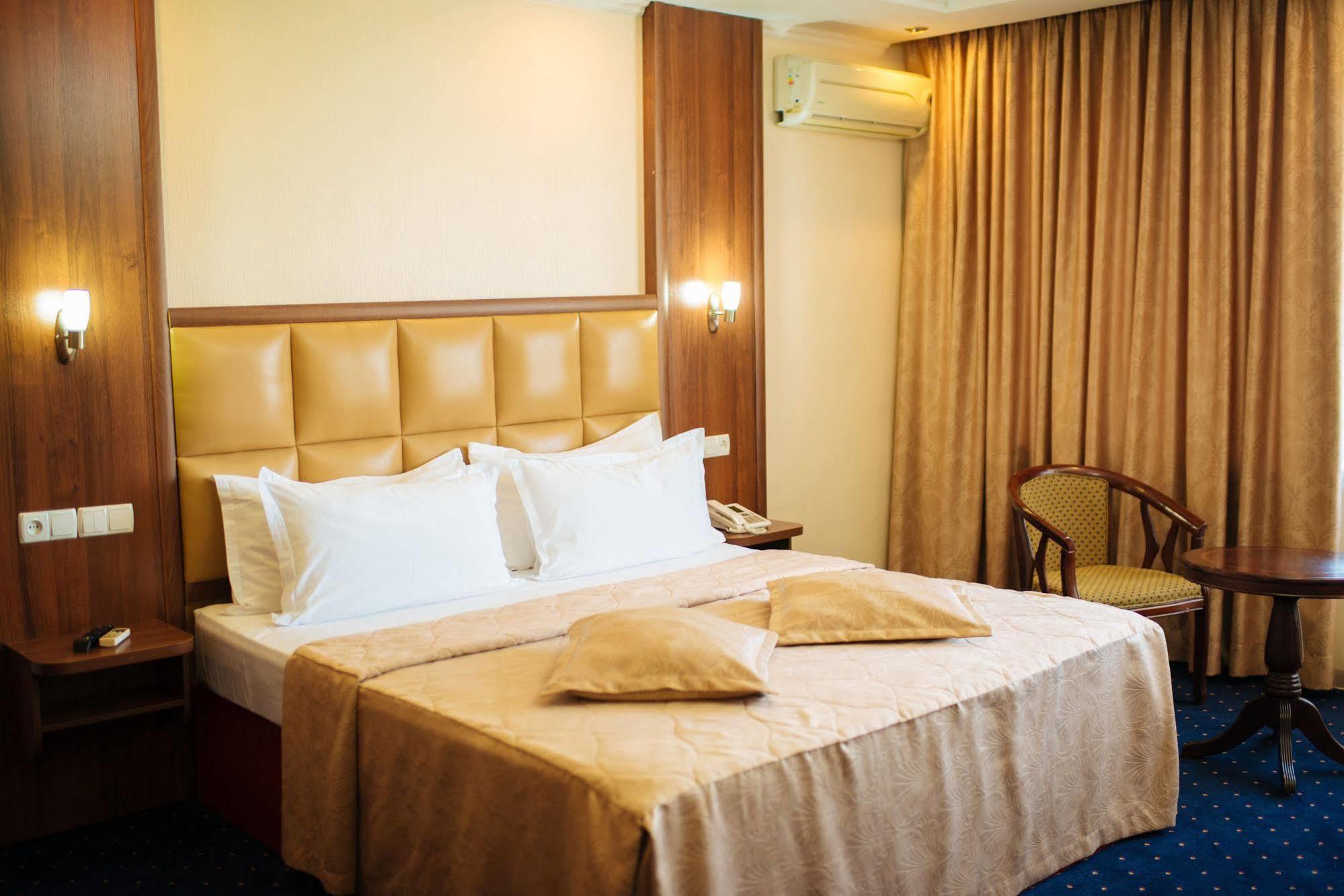 Dostyk Hotel Shymkent Luaran gambar